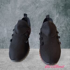 Wanted Women's Affinity Black Canvas Sneaker Rainbow Sole Size 8 Without Laces